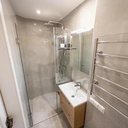 Atk T1 Airport Bus Station 아파트 탈린